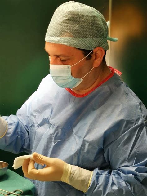 chirurgul tratează varicele
